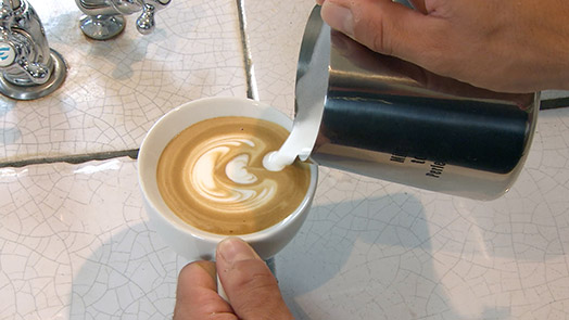 Latte art tutorial: como dibujar Leaf y Tulip